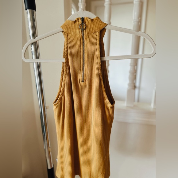 RVCA top size small - Picture 4 of 5